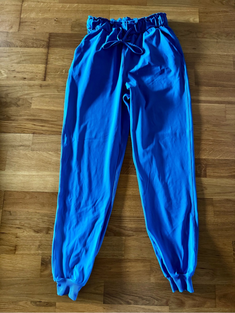 Women’s lululemon joggers size 4